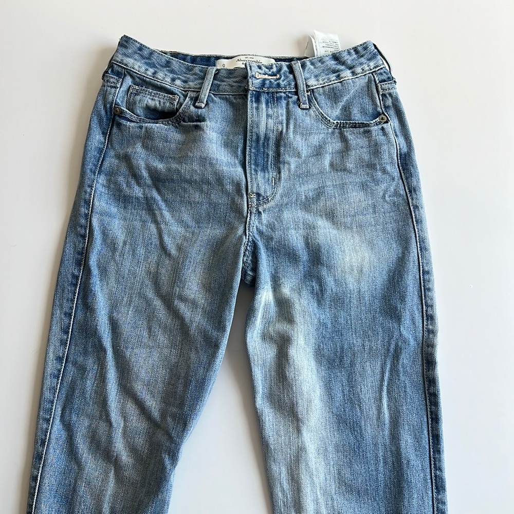 ABERCROMBIE & FITCH BOYFRIEND JEANS SIZE 0/w 25